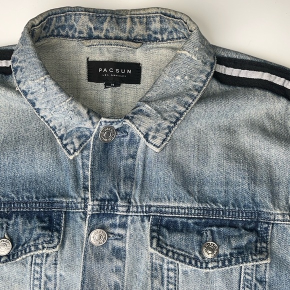 PacSun Denim Collared Button-Up Long Sleeve Relaxed Fit Light Wash Jean Jacket M - Picture 3 of 10